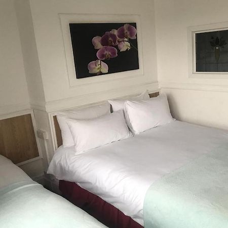Oyo Maggie Jones Guest House Кардіфф Екстер'єр фото